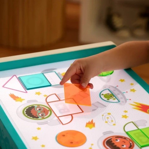 B. Toys edukacyjny podświetlany stół do rysowania interaktywny