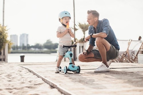 SCOOTANDRIDE 2w1 Jeździk hulajnoga i kask Kiwi