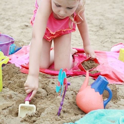 B. Toys Zestaw akcesoriów plażowych w torbie red
