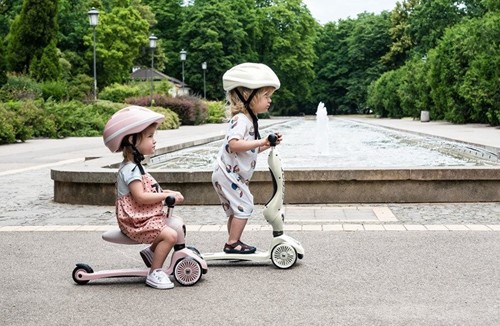 SCOOTANDRIDE 2w1 Jeździk hulajnoga i kask Ash