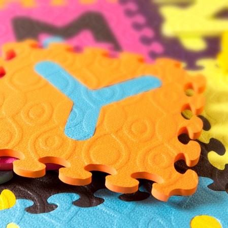 B. Toys mata piankowa puzzle z alfabetem