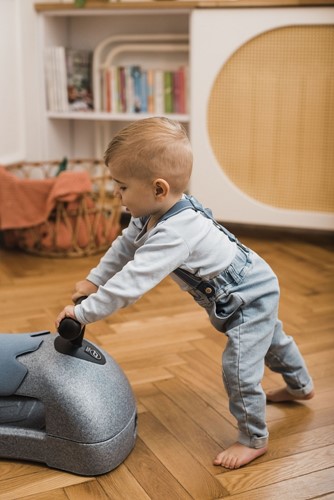 bezpieczny chodzik i jeździk dla dziecka marki ScootAndRide