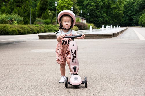 SCOOTANDRIDE 2w1 Jeździk hulajnoga i kask Rose