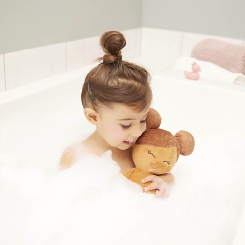 duża miękka lalka szatynka do kąpieli o wysokości 35 cm to zabawka dla 2 letniej dziewczynki